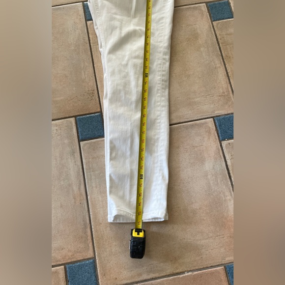 Old Navy Men’s White Slim Fit Jeans - Picture 7 of 9